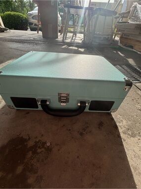 Portable Turntable Case in Aqua Blue